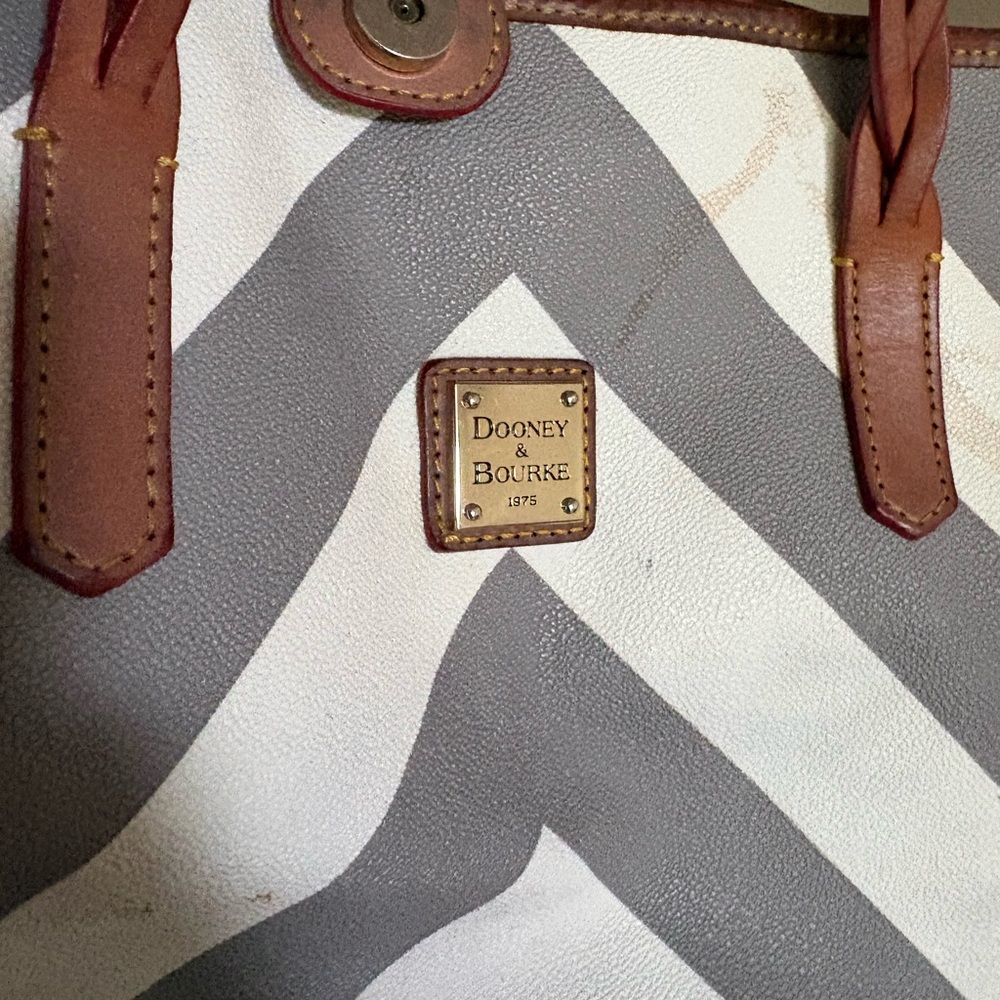Dooney & Bourke striped bag - Picture 2 of 10